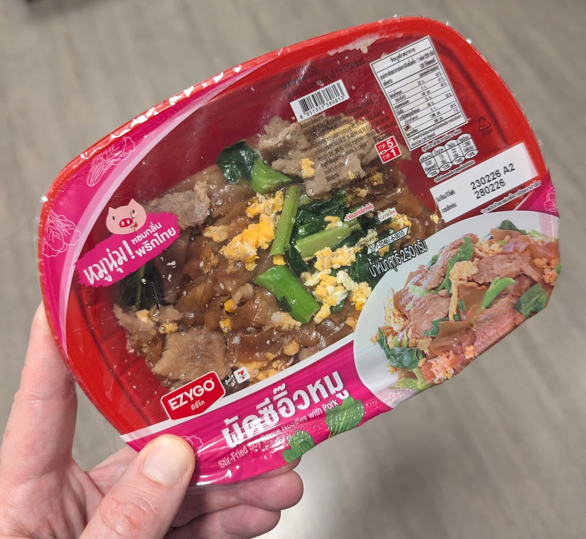 A packaged tray of Ezygo Stir-Fried Soy Sauce Noodles with Pork from 7-Eleven Thailand.