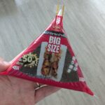 Survival Guide: Best 7-Eleven Products for Thailand’s Burning Season A large Grilled Teriyaki Mackerel Onigiri from Ezygo at 7-Eleven Thailand.
