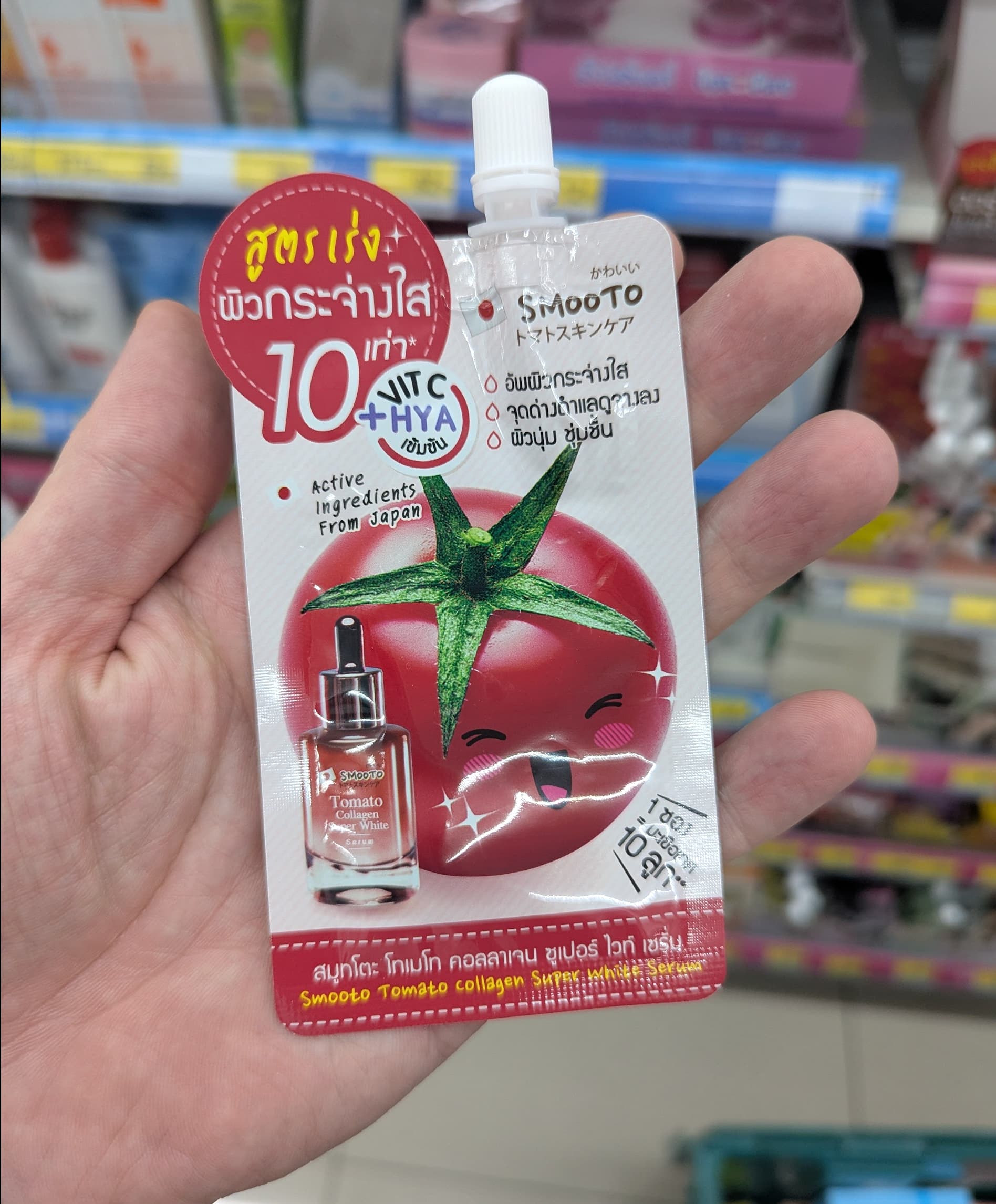 A sachet of Smooto Tomato Collagen Super White Serum from 7-Eleven Thailand.