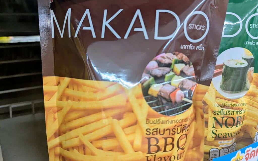 A red packaging pouch of Makado Sticks Barbecue flavor potato sticks from 7-Eleven Thailand.