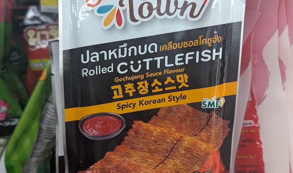 Snack Town Crushed Squid coated with Gochujang Sauce from 7-Eleven Thailand.